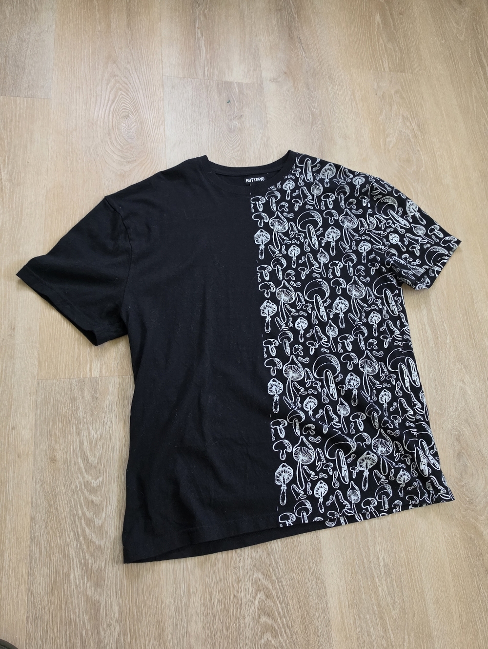 Hot Topic Mushroom Split Shirt Size XL